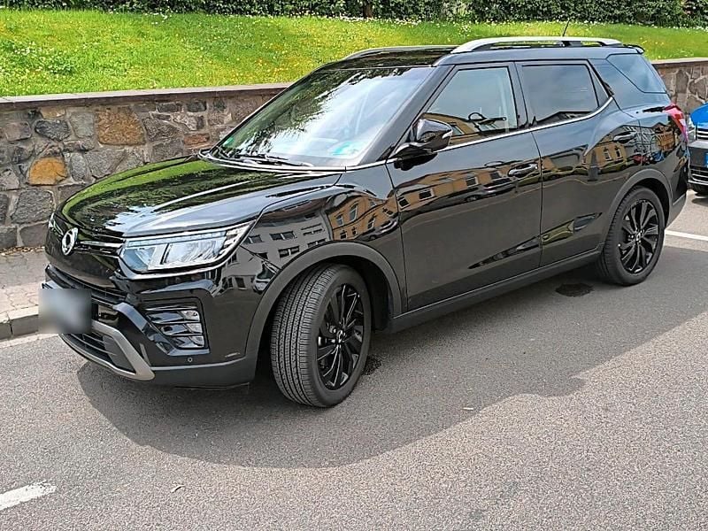 Schwarz Gebraucht 2024 Ssangyong (KGM) Tivoli SUV | 22.800 € (Teuer) - Bild 1/4
