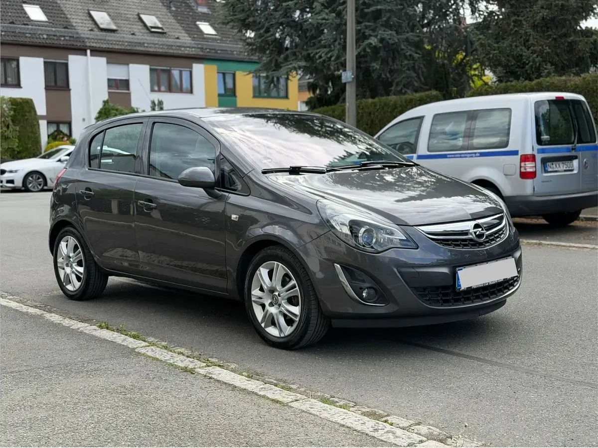 Gebraucht Opel Corsa Color Edition 101 PS (74 kW) 2012 Grau Kleinwagen