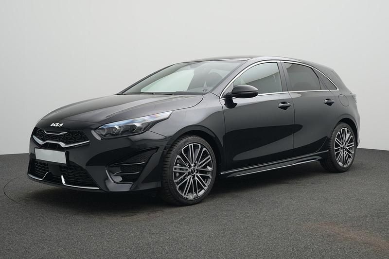 Gebraucht Kia Ceed 140 PS (102 kW) 2025 Zilinaschwarz metall Kleinwagen