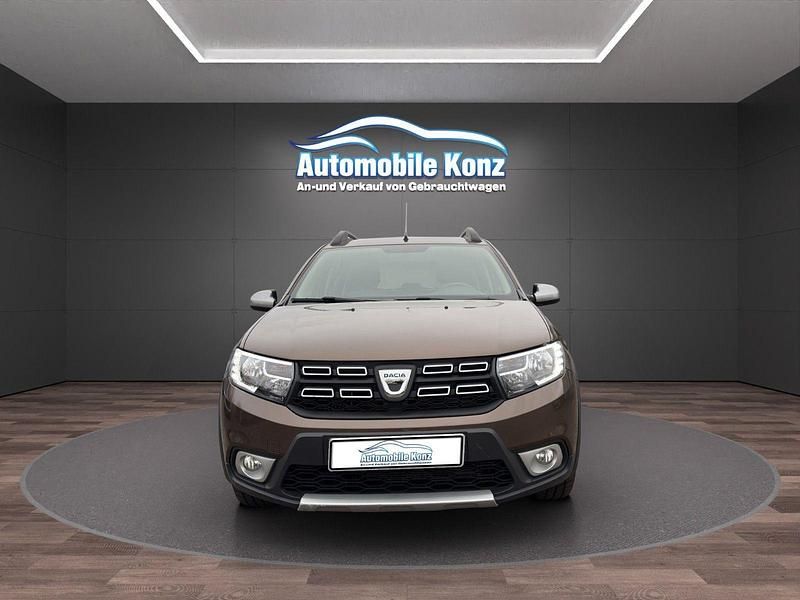 Braun Gebraucht 2017 Dacia Sandero Prestige Kleinwagen | 10.900 € (Fairer Preis) - Bild 1/4