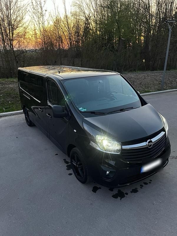 Schwarz Gebraucht 2018 Opel Vivaro Van | 16.900 € - Bild 1/4