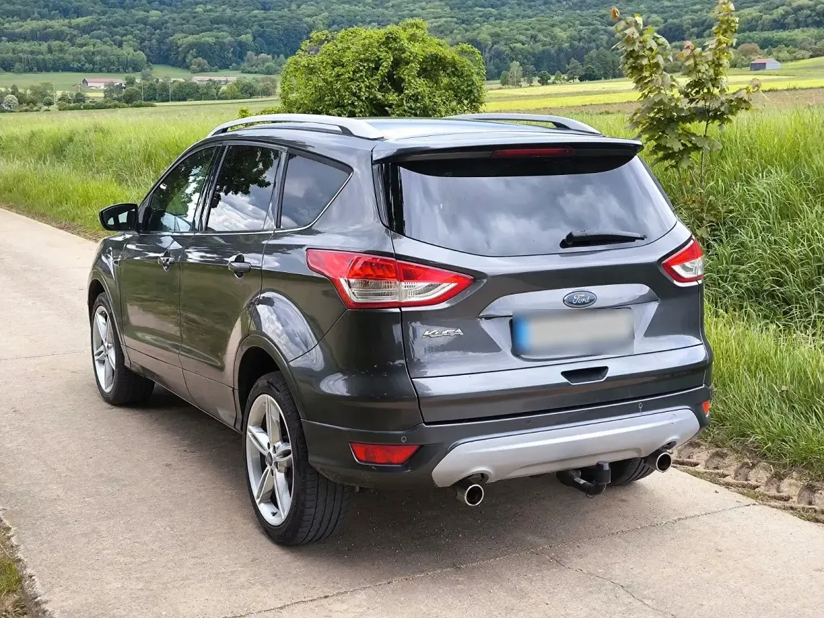 Gebraucht Ford Kuga Titanium 179 PS (131 kW) 2015 Grau SUV