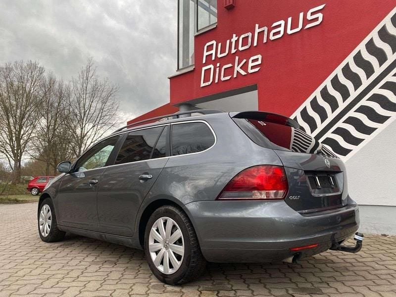 Gebraucht VW Golf VI Comfortline 105 PS (77 kW) 2010 Platinum grey metallic Kleinwagen
