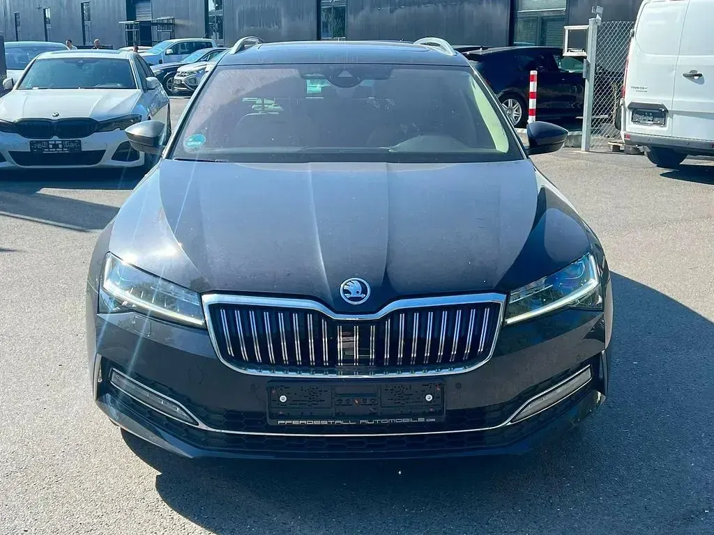 Gebraucht Skoda Superb LAURIN & KLEMENT 200 PS (147 kW) 2023 Schwarz Limousine