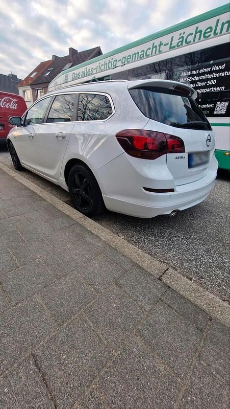 Gebraucht Opel Astra 140 PS (102 kW) 2011 Weiß Kombi