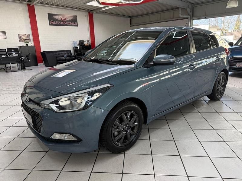 Gebraucht Hyundai i20 YES! 84 PS (61 kW) 2018 Aqua sparkling / met Limousine