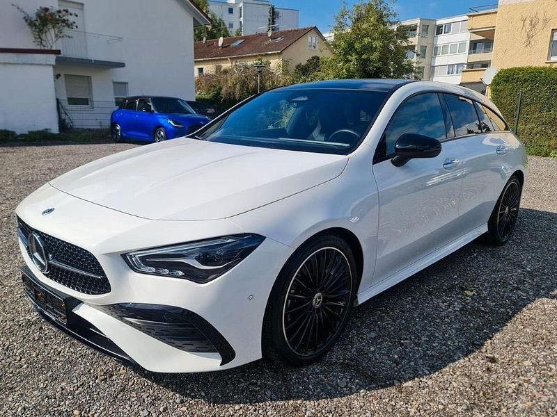 Weiß Gebraucht 2024 Mercedes CLA200 AMG Limousine | 34.999 € (Etwas zu teuer) - Bild 1/4