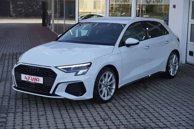 Gebraucht Audi A3 Ambiente 150 PS (110 kW) 2021 Gletscherweß metallic Limousine