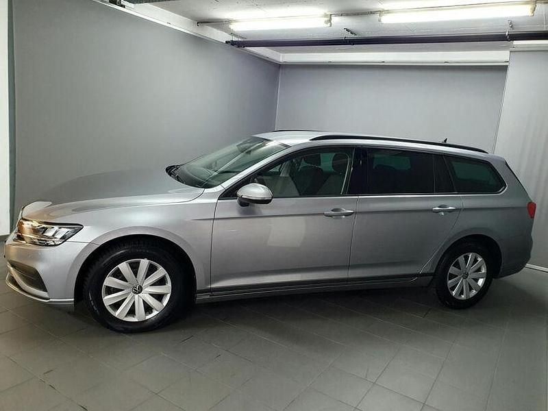 Gebraucht VW Passat Basis 150 PS (110 kW) 2022 Pyritsilber (metallic) Kombi