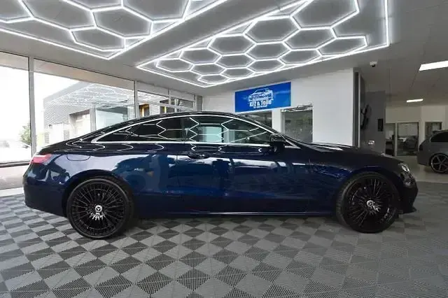 Gebraucht Mercedes E220 Avantgarde 194 PS (142 kW) 2019 Blau Coupé