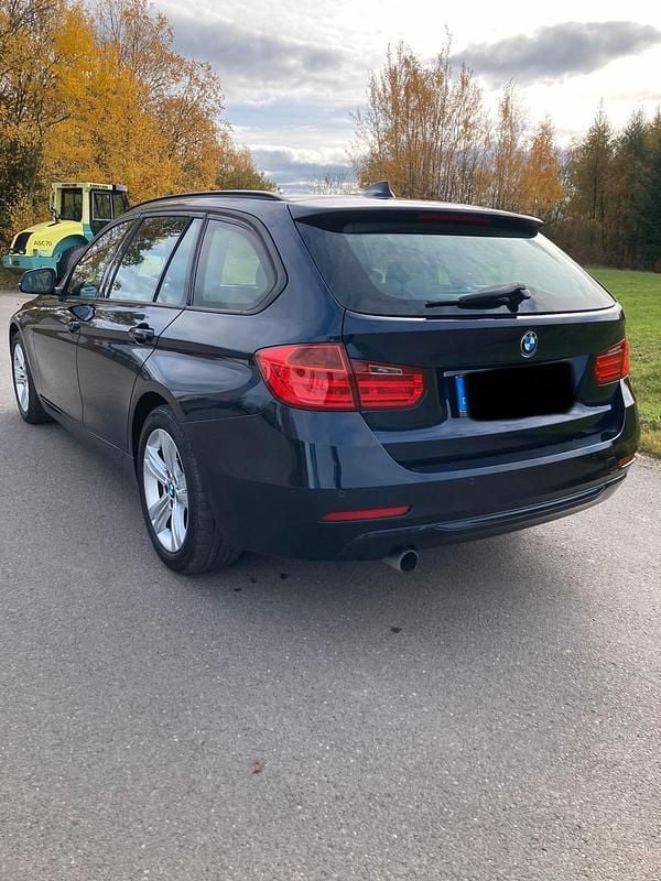 Gebraucht BMW 320 184 PS (135 kW) 2012 Blau Kombi