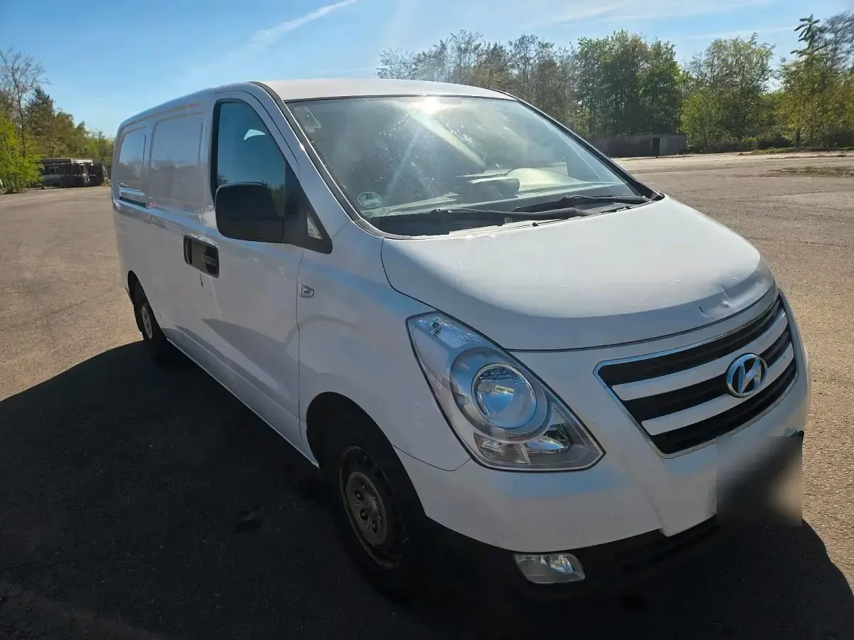Gebraucht Hyundai H-1 136 PS (100 kW) 2016 Weiß Van / Kleinbus