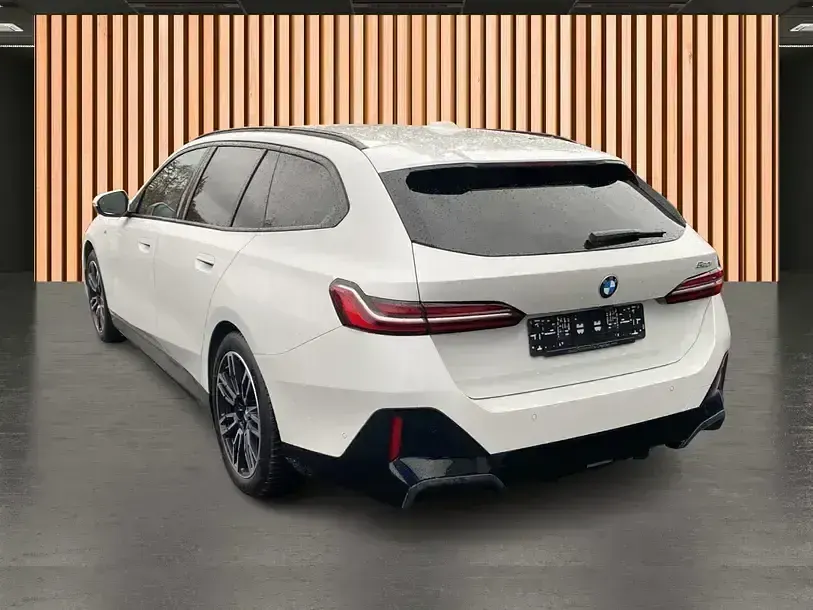Second-hand BMW 520 M Sport 190 CP (139 kW) 2024 Alb Break