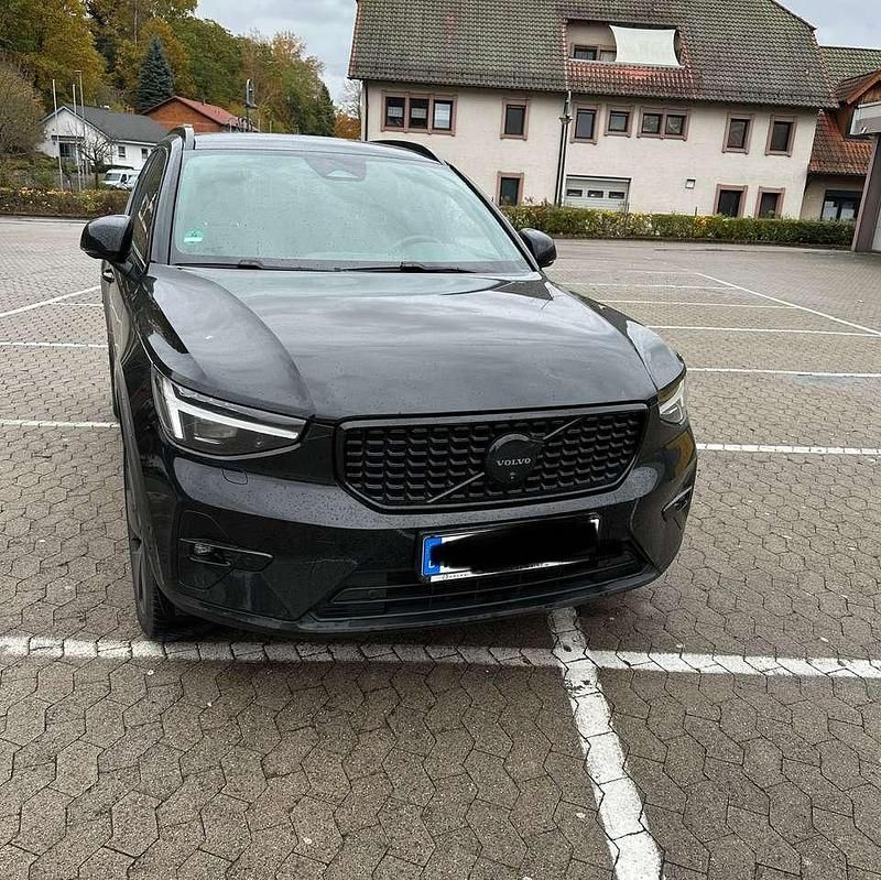 Gebraucht Volvo XC40 Plus 163 PS (119 kW) 2025 Schwarz SUV