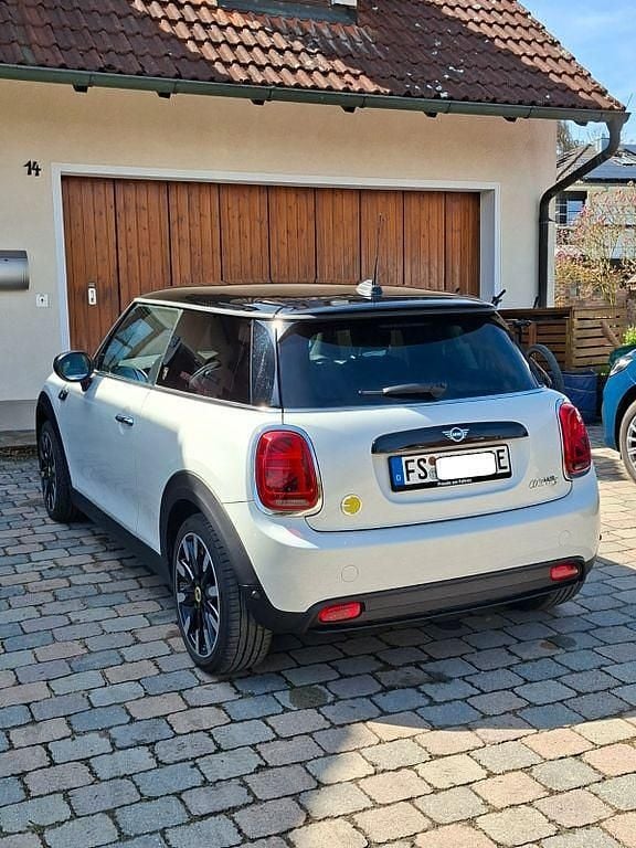 Gebraucht Mini Cooper SE 135 kW (184 PS) 2023 Weiß Kleinwagen