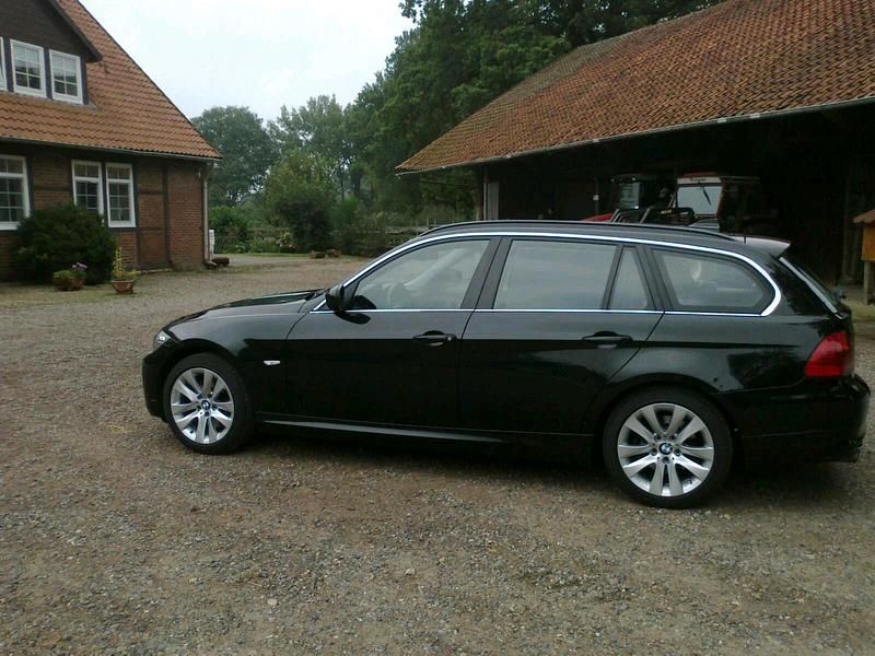 Gebraucht BMW 320 184 PS (135 kW) 2010 Schwarz Kombi