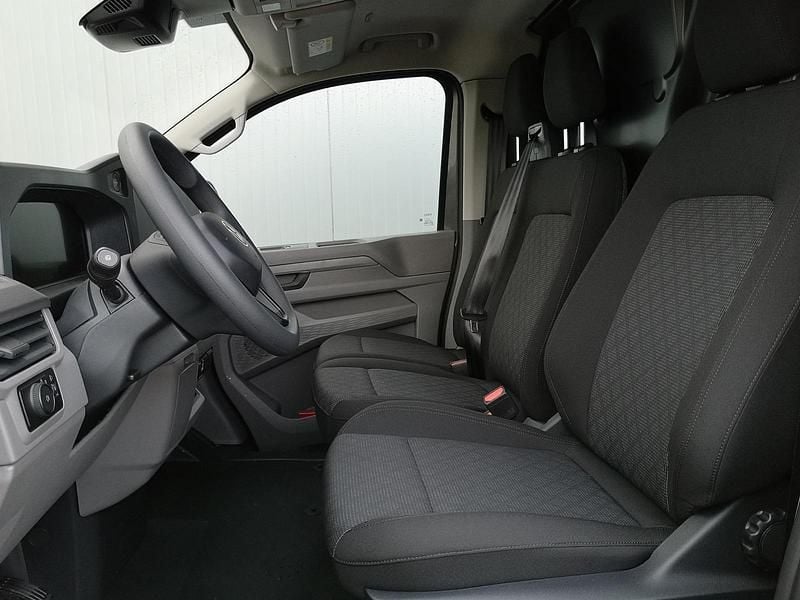 Neu VW T6.1 100 kW (136 PS) 2026 Graphite dust metallic Van