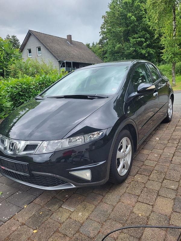 Schwarz Gebraucht 2010 Honda Civic Comfort Limousine | 4.100 € (Fairer Preis) - Bild 1/4