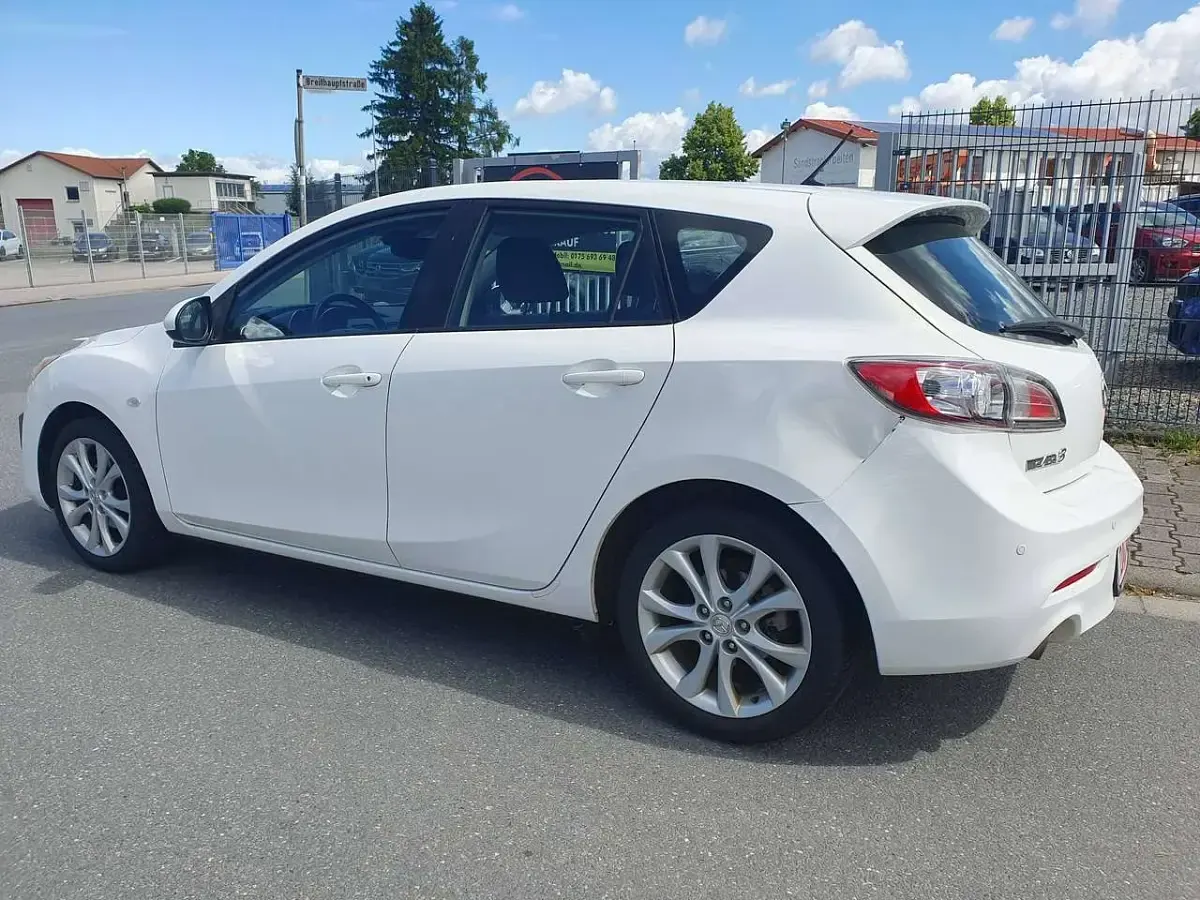 Gebraucht Mazda 3 Edition 105 PS (77 kW) 2011 Arachneweiß metallic Kleinwagen