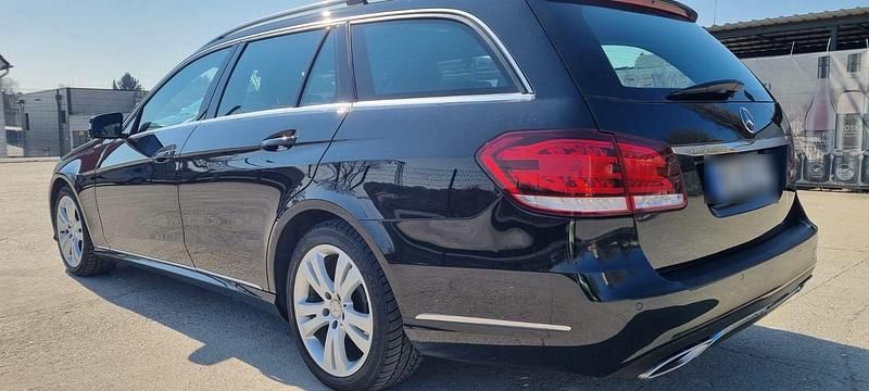 Gebraucht Mercedes E250 204 PS (150 kW) 2016 Schwarz Kombi