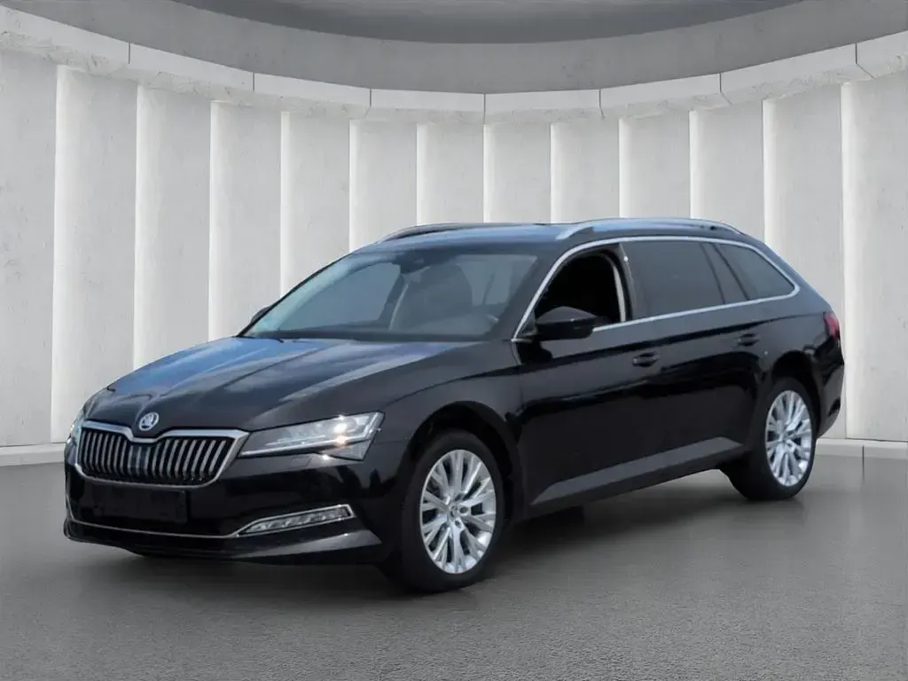 Gebraucht Skoda Superb Style 200 PS (147 kW) 2023 Schwarzmagic perleffekt Kombi