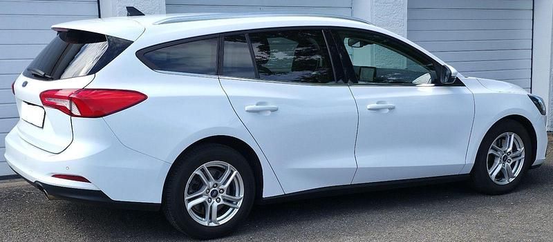 Gebraucht Ford Focus Cool & Connect 120 PS (88 kW) 2020 Weiß Limousine