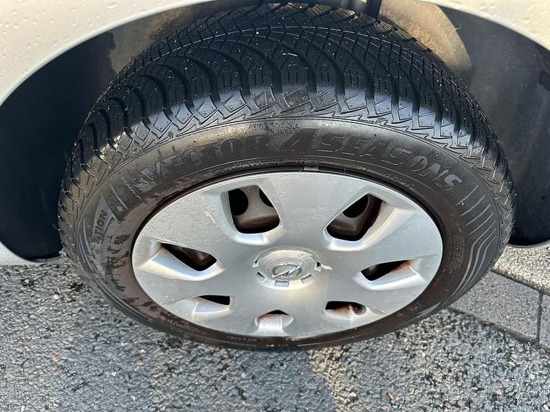 Gebraucht Opel Astra 101 PS (74 kW) 2012 Grau Kombi