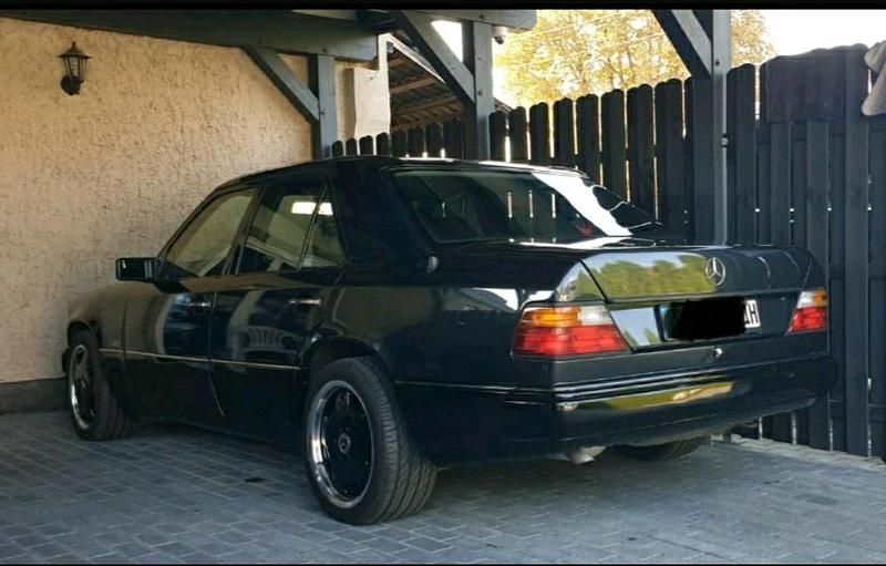 Gebraucht Mercedes 230 131 PS (96 kW) 1992 Schwarz Limousine