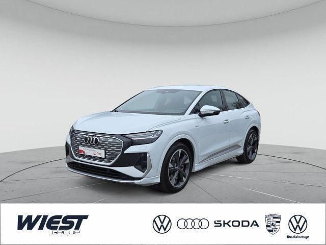 Gletscherweiß metallic Gebraucht 2022 Audi Q4 Sportback e-tron Ambiente SUV | 33.890 € (Superpreis) - Bild 1/4