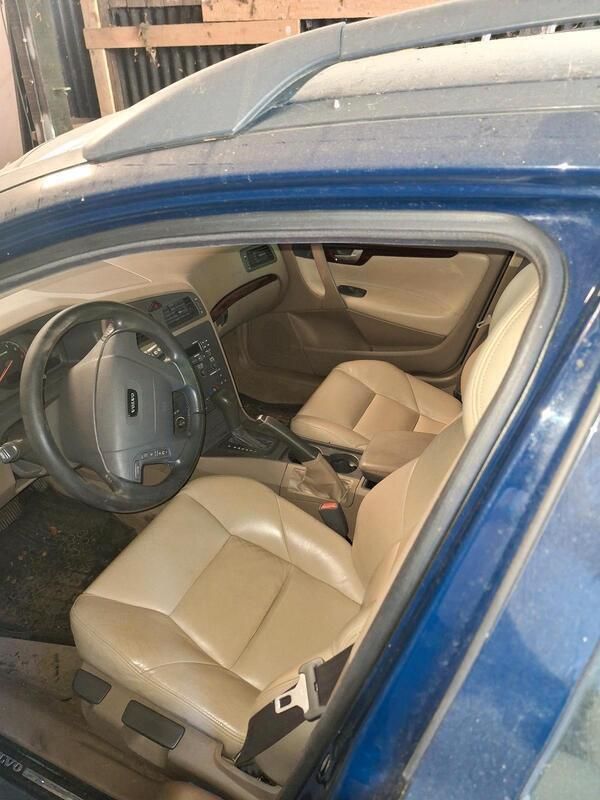 Blau Gebraucht 2000 Volvo V70 Kombi | 2.200 € - Bild 1/4