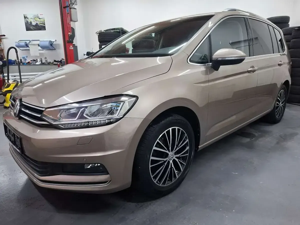 Gebraucht VW Touran Highline 150 PS (110 kW) 2017 Titanium beige Van / Kleinbus