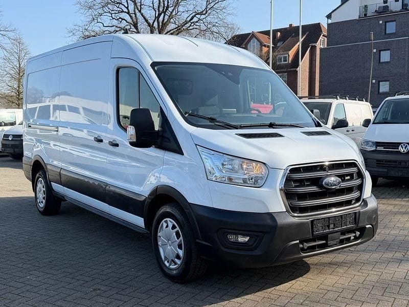 Gebraucht Ford Transit Trend 131 PS (96 kW) 2022 Weiß Van / Kleinbus