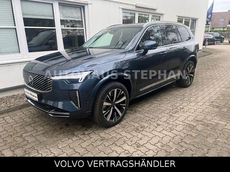 Denim blue metallic Neu 2025 Volvo XC90 Core SUV | 73.890 € (Teuer) - Bild 1/4