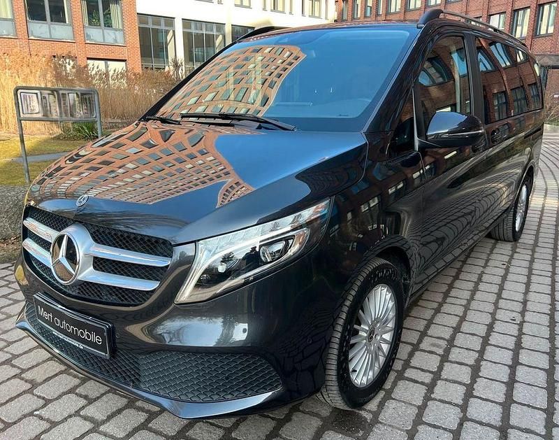 Gebraucht Mercedes V300 237 PS (174 kW) 2022 Grau Van / Kleinbus