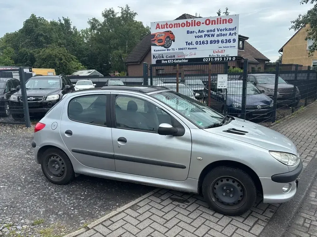 Gebraucht Peugeot 206 75 PS (55 kW) 1999 Silber Kleinwagen