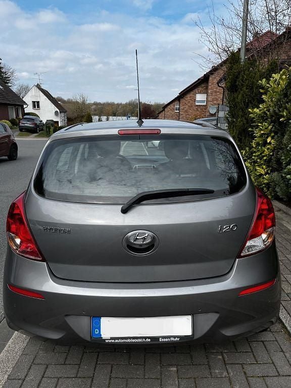 Gebraucht Hyundai i20 Style 101 PS (74 kW) 2012 Grau Kleinwagen
