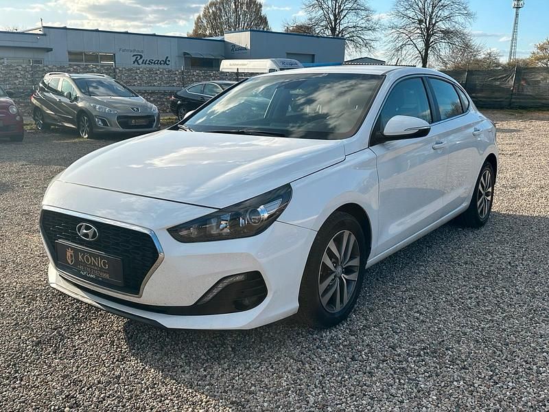 Gebraucht Hyundai i30 140 PS (102 kW) 2018 Weiß Limousine