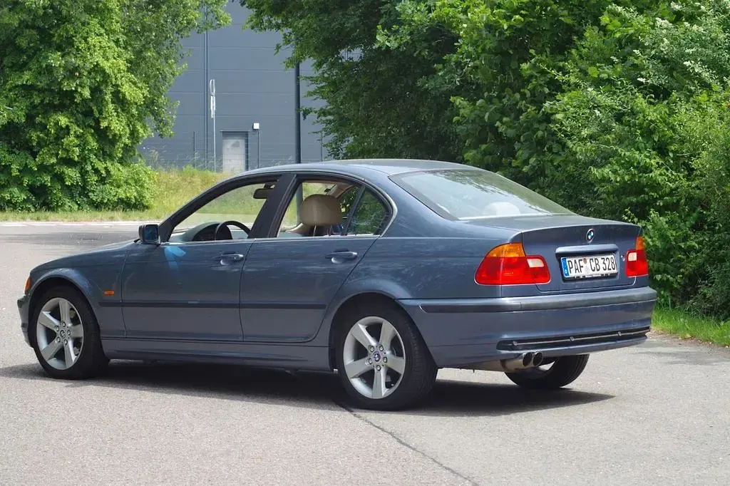 Gebraucht BMW 328 Sport Line 193 PS (141 kW) 1999 Blau Limousine