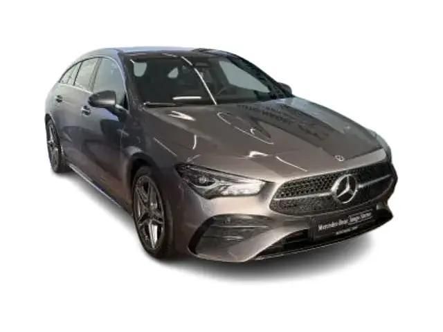Grau Gebraucht 2024 Mercedes CLA180 Shooting Brake AMG Kombi | 30.885 € - Bild 1/4