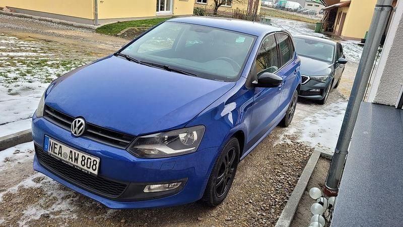 Blau Gebraucht 2010 VW Polo Team Limousine | 2.999 € (Guter Preis) - Bild 1/4