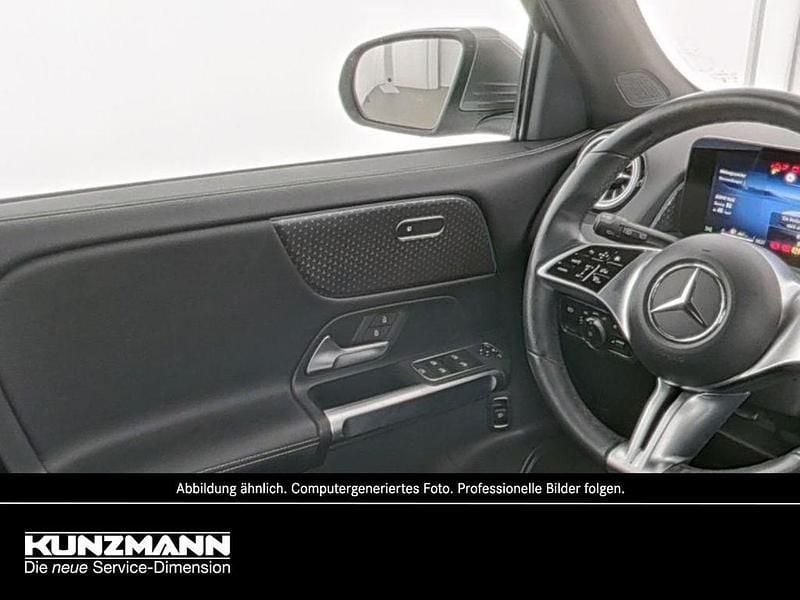Gebraucht Mercedes GLB200 Progressive 163 PS (119 kW) 2024 Mountaingrau metallic SUV