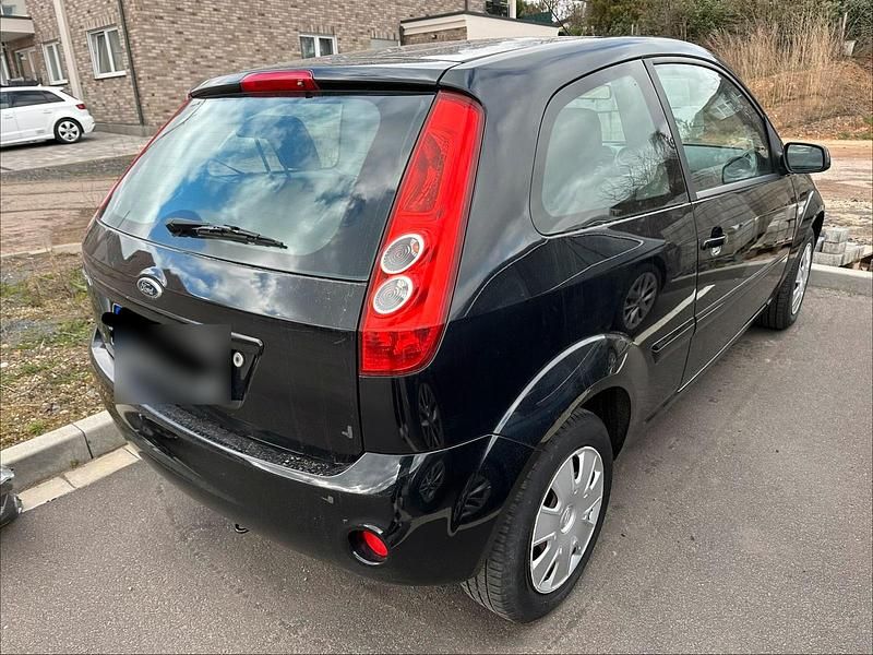 Gebraucht Ford Fiesta Ambiente 60 PS (44 kW) 2008 Schwarz Kleinwagen