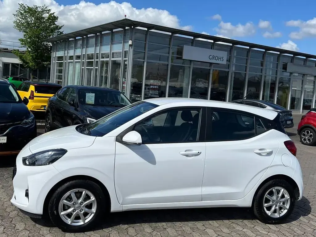 Gebraucht Hyundai i10 Select 63 PS (46 kW) 2024 Weiß Kleinwagen