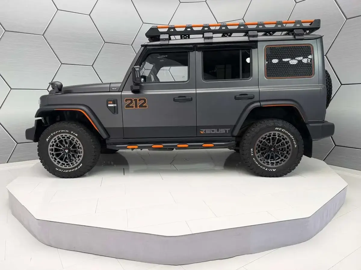 Neu BAW 212 166 PS (122 kW) 2026 Grau SUV