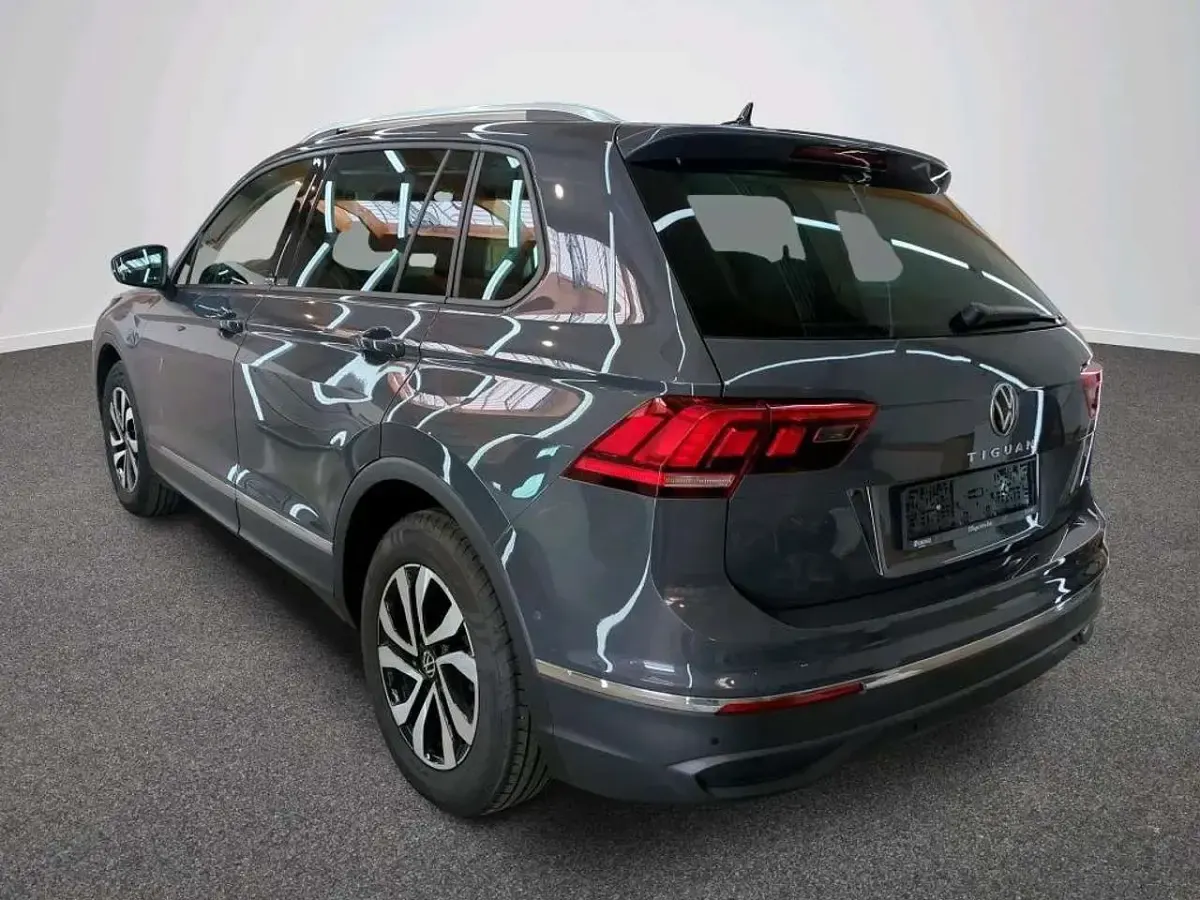 Gebraucht VW Tiguan S 150 PS (110 kW) 2023 Grau SUV