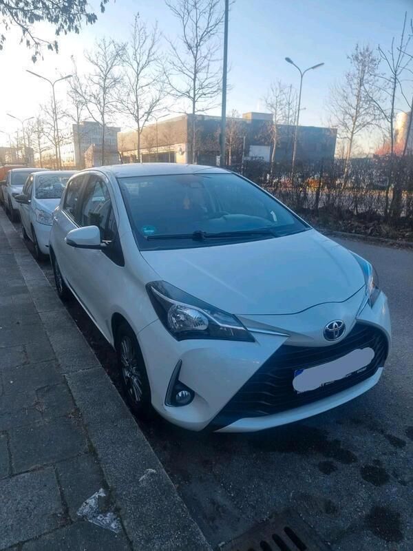 Weiß Gebraucht 2019 Toyota Yaris Comfort Kleinwagen | 10.399 € - Bild 1/4