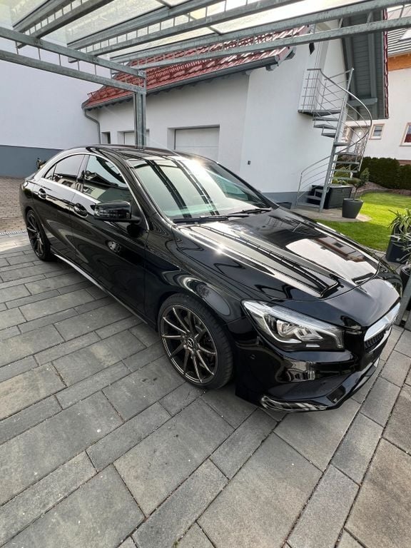 Schwarz Gebraucht 2016 Mercedes CLA220 AMG line Limousine | 20.570 € (Fairer Preis) - Bild 1/4