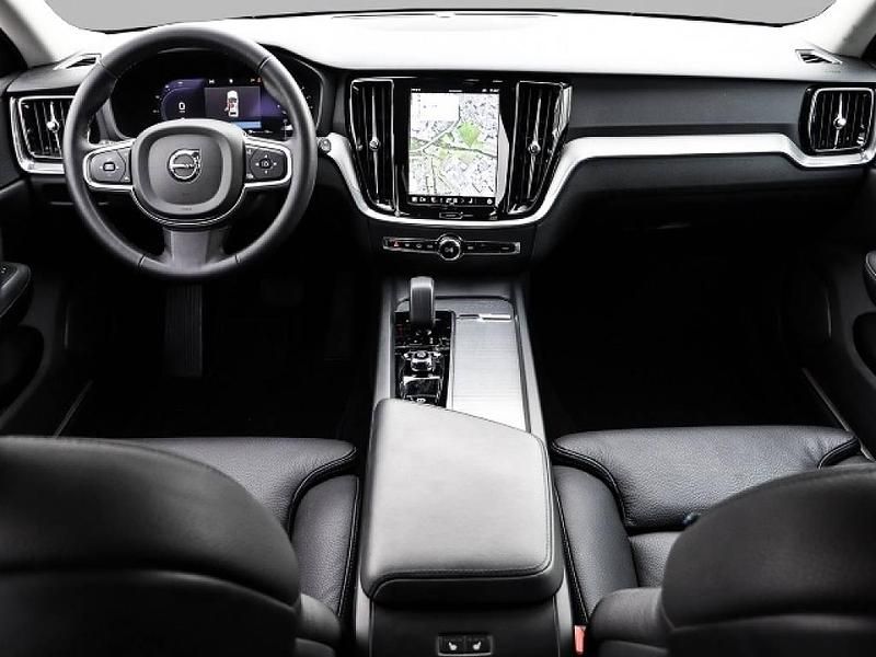 Gebraucht Volvo V60 Core 163 PS (119 kW) 2024 Grau Kombi