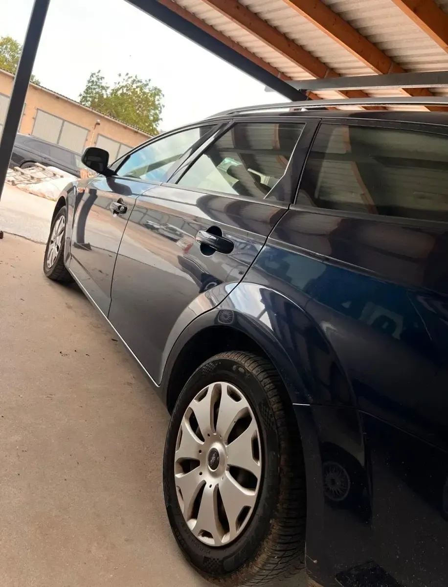 Gebraucht Ford Mondeo 115 PS (84 kW) 2008 Blau Kombi