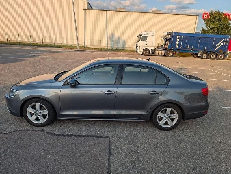 Gebraucht VW Jetta Comfortline 140 PS (102 kW) 2011 Grau Limousine